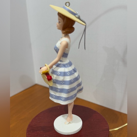 Barbie suburban shopper Midge 35th anniversary ornament 1996. - Picture 2 of 3